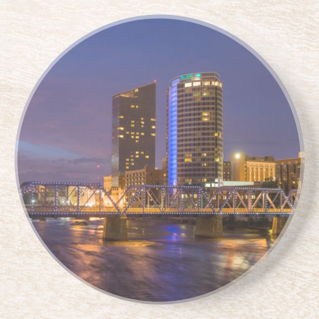 Siluett vid skymning, vid Grand River Underlägg (Framsidan)