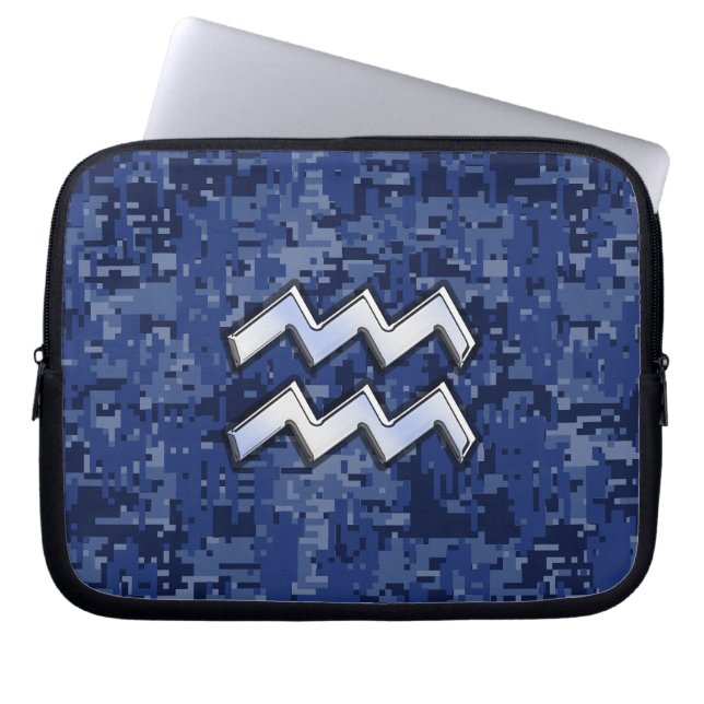 Silver Aquarius Zodiac Sign Navy Blue Digital Camo Laptop Sleeve (Framsidan)