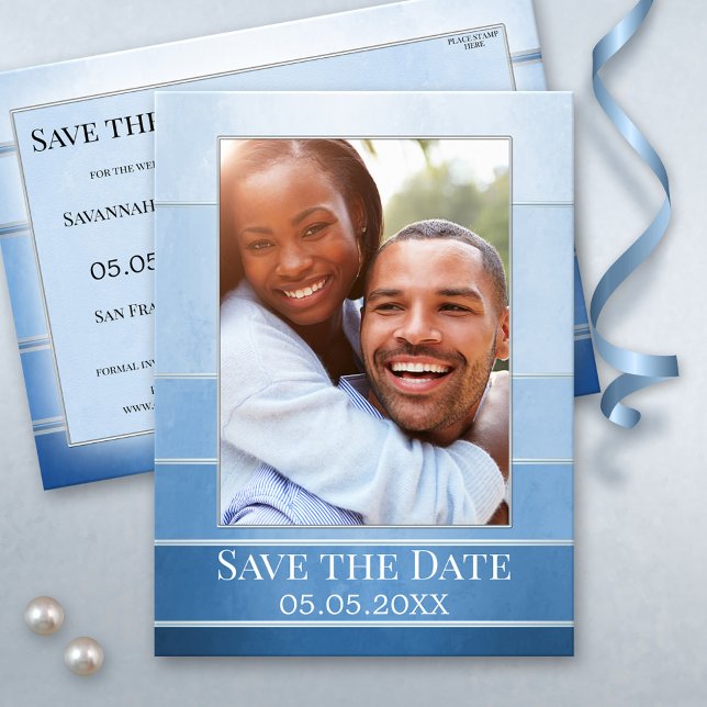 Silver Blå Randig  Foto Spara Datumet Meddelande Vykort (Save the Date postcard featuring your own photo on a blue ton sur ton design with silver stripes)