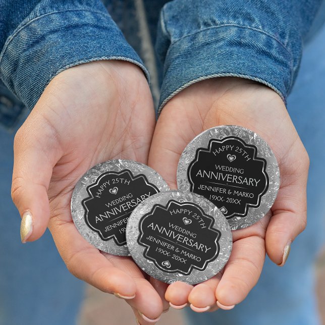 Silver & Black 25:e Bröllop-årsdagen Knapp (Skapare uppladdad)