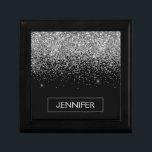 Silver Black Glitter Girly Monogram Namn Minnesask<br><div class="desc">Svart och Silver Gnistra Glitter Monogram Namn judisk Keepsakerbox. Det gör perfekt studenten,  födelsedag,  bröllop,  möhippa,  årsdag,  babydusch eller bachelorette-fest till någon som glam lyx och chic stilar.</div>