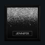 Silver Black Glitter Girly Monogram Namn Minnesask<br><div class="desc">Svart och Silver Gnistra Glitter Monogram Namn judisk Keepsakerbox. Det gör perfekt studenten,  födelsedag,  bröllop,  möhippa,  årsdag,  babydusch eller bachelorette-fest till någon som glam lyx och chic stilar.</div>