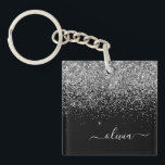 Silver Black Glitter Skriptskript, Monogram Girly<br><div class="desc">Svarta och Silver Faux Foil Gnistra Glitter Skriptmonogram Namn Keychain. Det gör perfekten söt 16-årsjubileum,  bröllop,  möhippa,  årsdag,  babydusch eller bachelorette-fest för någon som glam lyxen och chic stilar i kärlek.</div>