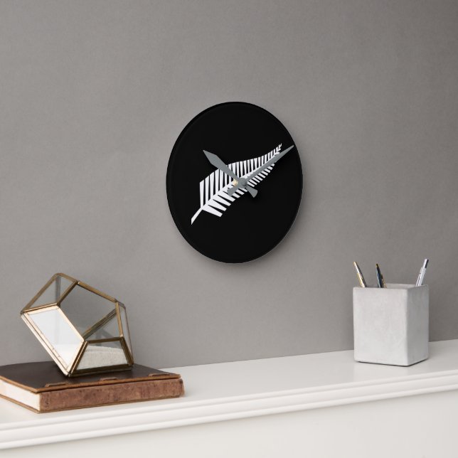 Silver bockfärgad ormbunkeflagga (NZ) Rund Klocka (Kontor)