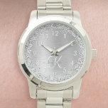 Silver Brushed Metall Glitter Monogram Namn Armbandsur<br><div class="desc">Anpassa chicen på trendiget enkelt och med söt silver mousserande glitter på en borstad metallbakgrund i silver.</div>