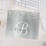 Silver Brushed Metall Glitter Monogram Namn Musmatta<br><div class="desc">Anpassa enkelt trendigets chic-musmatta med söt silver mousserande glitter på en borstad metallbakgrund i silver.</div>