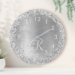 Silver Brushed Metall Glitter Monogram Namn Stor Klocka<br><div class="desc">Anpassa chicens väggklocka i trendiget enkelt med söt silver mousserande glitter på en borstad metallbakgrund i silver.</div>