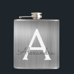 Silver Brushed Metall Monogram Namn och Initial Fickplunta<br><div class="desc">Monogramkolv för lyxkolven Silver Metall Elegant. Den här kolven kan anpassas så att den omfattar ditt första och första namn. Silver-kolven är perfekt för en födelsedag eller ett bachelorette-parti firande.</div>