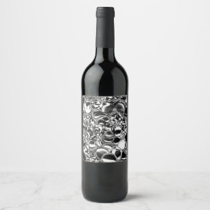 Silver bubblor med glas eller metall vinflaska etikett