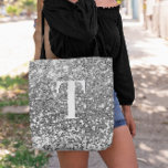 Silver Faux Glitter Bokeh Sparkles Monogram Tygkasse<br><div class="desc">Ett modernt,  fetstilt,  enkelt brev-monogram i vitt med en svart skugga. Teckensnittet storlek,  färg och stil är anpassade. Bakgrunden är ett faux silver grått glitter med glatt prick eller bål. Flytta eller ta bort det lilla faux-gnistran-grafikbilderna. Silvery-grått-gåva till en brud eller annan medlem av din bröllopsfest.</div>