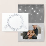 Silver Foil God jul Snö-fotokort Folierat Kort<br><div class="desc">Silver Foil God jul Charcol Grått Hand har skrivit ett softopakkort. Bilden och texten på det här julkortet kan uppdateras och anpassas med ditt foto och namn. Det här kortet visningar ditt namn på insidan av Silver Foil-julkortet.</div>