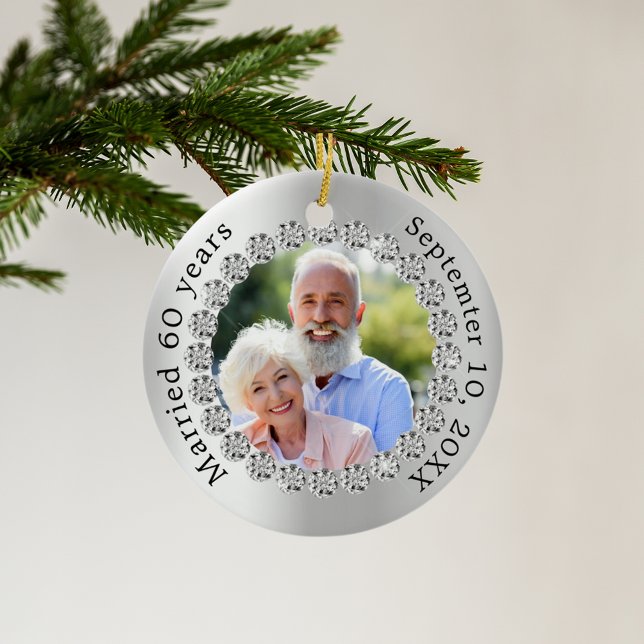 Silver-fotot 60:e diamanten bröllop-årsdagen julgransprydnad keramik (Skapare uppladdad)