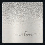 Silver Glitter Brushed Girly Monogram Namn Stenunderlägg<br><div class="desc">Silver Faux Foil Metallic Gnistra Glitter Brushed Metall Monogram Namn Stone Tile. Det gör perfekt studenten,  söt 16-årsdag,  bröllop,  möhippa,  årsdag,  babydusch eller bachelorette-fest till någon som kärlek glam lyx och chic stilar.</div>