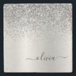 Silver Glitter Brushed Girly Monogram Namn Stenunderlägg<br><div class="desc">Silver Faux Foil Metallic Gnistra Glitter Brushed Metall Monogram Namn Stone Tile. Det gör perfekt studenten,  söt 16-årsdag,  bröllop,  möhippa,  årsdag,  babydusch eller bachelorette-fest till någon som kärlek glam lyx och chic stilar.</div>
