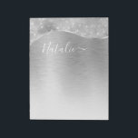 Silver Glitter Glam Bling Personlig Metallic Anteckningsblock<br><div class="desc">Anpassa enkelt det här silver-borstat metall och det glamorösa faux glitter-mönstrade anteckningsblocket med ditt eget namn.</div>