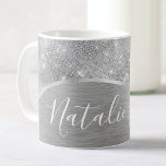 Silver Glitter Glam Bling Personlig Metallic Kaffemugg<br><div class="desc">Anpassa enkelt det här silver-borstat metall och gloriskt faux glitter-beskyddade kaffet mugg med ditt eget namn.</div>