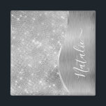 Silver Glitter Glam Bling Personlig Metallic Magnet<br><div class="desc">Anpassa enkelt den här silver-borstat metall och den glamorösa faux glitter-mönstrad magnet med ditt eget namn.</div>