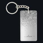 Silver Glitter Gnistra Glam Metall Monogram Namn Nyckelring<br><div class="desc">Nyckelkedjan Silver Faux Foil Metallic Gnistra Glitter Brushed Metall Monogram Namn. Det gör perfekten söt 16-årsjubileum,  bröllop,  möhippa,  årsdag,  babydusch eller bachelorette-fest för någon som glam lyxen och chic stilar i kärlek.</div>