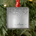 Silver Glitter Metall Monogram Glam Namn Julgransprydnad Metall<br><div class="desc">Silver Faux Foil Metallic Gnistra Glitter Brushed Metall Monogram Namn och Initial jul Ornament. Det gör perfekten söt 16-årsjubileum,  bröllop,  möhippa,  årsdag,  babydusch eller bachelorette-fest för någon som glam lyxen och chic stilar i kärlek.</div>