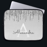 Silver Glitter och Gnistra Monogram Laptop Fodral<br><div class="desc">Silver Faux-droppar Glitter och Gnistra Elegant Monogram Fodral. Fodral kan anpassas så att det omfattar ditt första och första namn.</div>