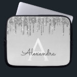 Silver Glitter och Gnistra Monogram Laptop Fodral<br><div class="desc">Silver Faux-droppar Glitter och Gnistra Elegant Monogram Fodral. Fodral kan anpassas så att det omfattar ditt första och första namn.</div>