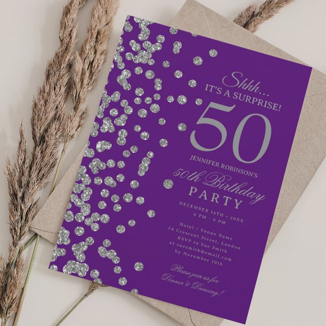  Silver Glitter Överraskning 50-årsdag Lila  Inbjudningar (Silver Glitter Surprise 50th Birthday Purple Invitation)