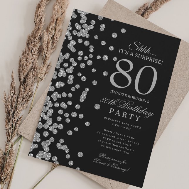 Silver Glitter Överraskning 80-årsdag Svart Inbjudningar (Silver Glitter Surprise 80th Birthday Black Invitation)
