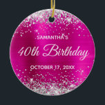 Silver Glitter Shock rosa Foil 40th Birthday Julgransprydnad Keramik<br><div class="desc">Skapa din egen 40-årsdag-prydnad för din kusin. Anpassa blocktexten och/eller kalligrafteckensnittet stil. Ändra texten för speciella födelsedag eller delstenar. Den digitala konstens bakgrund har en faux silver glitter och en skarp shock rosa fuchsia ombre-folie. På baksidan kan du lägga till ett familjefoto om du vill anpassa presenten ännu mer. Romerska...</div>