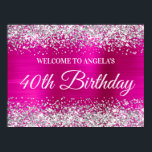 Silver Glitter Shock rosa Foil 40th Birthday Välko Poster<br><div class="desc">En modern kalligrafi i eleganten med ett modernt teckensnitt med versaler i stil. Skapa din egen 40-årsdag... välkomstskylt från party firande 24x18 poster för din vän. Jag har några andra födelsedagar för milstolpe, men kan besvara skaparförfrågningar här i systemet. Bakgrunden är en faux glatt silver glitter överst i kant med...</div>