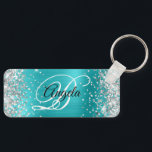 Silver Glitter Turquise Blue Foil Finare Monogram Nyckelring<br><div class="desc">Elegant silver glitter med gnistor mot ett faux aqua blue penselfolie av metall. Det går att anpassa kalligrafimonogrammet för svart och vitt finare i mitten. All sparsam och glansig inslag i denna moderna gigantiska design är digital grafik. Monogrammed värdefull nyckelring party favors för hennes speciella födelsedag. En trevlig storlek för...</div>
