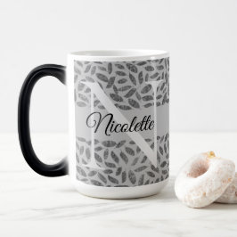 Silver Glittery Feathers Monogram Personalize Magisk Mugg