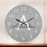 Silver Gnistra Glitter Monogram Namn och ursprungl Stor Klocka<br><div class="desc">Silver Gnistra Glitter Monogram Namn och första servarurådan. Wall Clock ger perfekten till någon som kärlek silver gnistra glitter.</div>