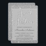 Silver Gnistra Glitter Sweet sixteen Inbjudningar<br><div class="desc">Silver Gnistra Glitter Sweet sixteen Födelsedagsfest inbjudan. Denna inbjudan är perfekt för Gnistra Glitter Sweet 16 Födelsedagsfest tittar fira i stil.</div>