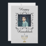Silver Hanukkah Photo Julkort<br><div class="desc">Sprid glädje över Hanukkah med det här fotohälsningskortet i silver. Med "Lycklig Hanukkah" skrivet runt ett vackert bild sätter du in ditt foto i mitten. Beställ idag! Menorah: Sonya DeHart Design http://www.sonyadehartdesign.com | http://www.sonyadehartdesign.etsy.com</div>