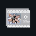Silver Hanukkah-stjärnan David Mönster Modern Phot Helg Vykort<br><div class="desc">Designad av tjock*fa*tin. Enkel att anpassa med egen text,  bild eller bild. Kontakta tjock*fa*tin direkt om du vill ha anpassningsbar. Avgifter för anpassningsbar gäller. www.zazzle.com/fat_fa_tin www.zazzle.com/color_therapy www.zazzle.com/fatfatin_blue_knot www.zazzle.com/fatfatin_red_knot www.zazzle.com/fatfatin_mini_me www.zazzle.com/fatfatin_box www.zazzle.com/fatfatin_design www.zazzle.com/fatfatin_ink.</div>