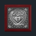 Silver Heart Lock Minnesask<br><div class="desc">Silver Heart Lock Keepsakbox, Valentine klädsel, Heart Lock t-shirts, Valentine gifts by ArtMuvz Illustration. LÄGG TILL NAMNET ELLER lägg till text i stället. Romantic Heart t-shirt, kläder, tote bag, mugg, hjärtbindare, hatt, Valentines day-gåvor. Få redo till Valentines day med våra festliga gåvor och romantiska kläder! Perfekt för Valentine party till...</div>