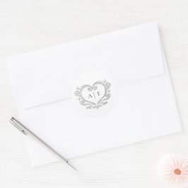 Silver-hjärtsmonogramblå text på vit bröllop runt klistermärke