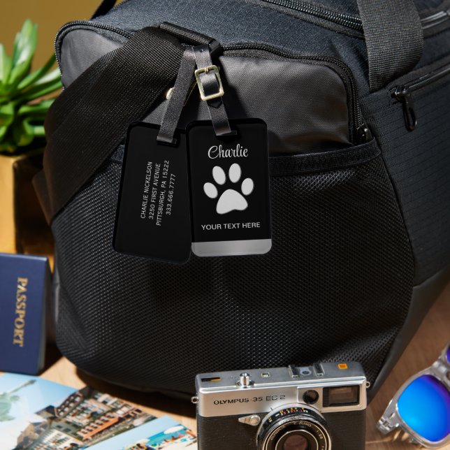 Silver Hund Tass mot svart bakgrund Bagagebricka (Fram & Baksida)