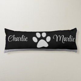 Silver Hund Tass mot svart bakgrund Kroppskudde