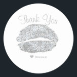 Silver Läppar Kiss Makeup Beauty Glam Chic Anpassn Runt Klistermärke<br><div class="desc">Silver Läppar Kiss Makeup Beauty Glam Chic Anpassningsbar Stickers. Anpassa med all text du vill ha.</div>
