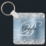 Silver Light Blue Foil Finare Monogram Nyckelring<br><div class="desc">Elegant silver glitter med gnistor mot en faux klassisk ljusblå fläckbild i metall. Det går att anpassa kalligrafimonogrammet för svart och vitt finare i mitten. All sparsam och glansig inslag i denna moderna gigantiska design är digital grafik. Monogrammed värdefull nyckelring party favors för hennes speciella födelsedag.</div>