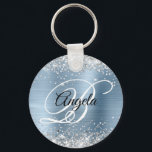 Silver Light Blue Foil Finare Monogram Nyckelring<br><div class="desc">Elegant silver glitter med gnistor mot en faux klassisk ljusblå fläckbild i metall. Det går att anpassa kalligrafimonogrammet för svart och vitt finare i mitten. All sparsam och glansig inslag i denna moderna gigantiska design är digital grafik. Monogrammed värdefull cirkel formar nyckelring party favors för hennes speciella födelsedag.</div>