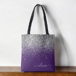 Silver Lila Glitter Girly Monogram Namn Tote Bag Tygkasse<br><div class="desc">Lila och Silver Faux Gnistra och Glitter Elegant Monogram Bok Bag. Denna Bok-bag kan anpassas så att den omfattar ditt första och första namn och ges som julklapp,  Sverige 16 födelsedagar,  Möhippa eller Bröllop.</div>
