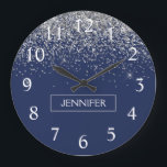 Silver marinblå Glitter Girly Monogram Namn Stor Klocka<br><div class="desc">Monogram Namn Clock för silver och marinblått Gnistra Glitter. Det gör perfekten söt 16-årsjubileum,  bröllop,  möhippa,  årsdag,  babydusch eller bachelorette-fest för någon som glam lyxen och chic stilar i kärlek.</div>