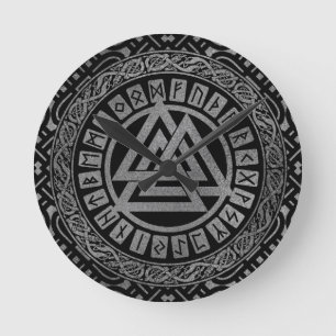 Silver Metallic Valknut Symbol on Celtic Pattern Rund Klocka