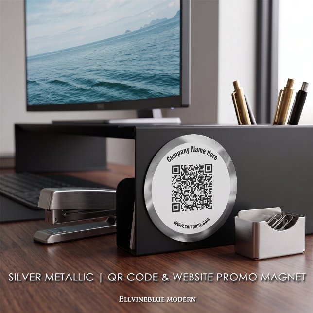 Silver Metallisk Anpassad QR-kod & Webbplats Promo Magnet (Silver Metallic Magnet | A polished layout created to showcase your QR Code, Name, & Website.)