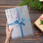 Silver metallisk glitter droppar elegant buskar presentpapper<br><div class="desc">Elegant,  klassisk,  glamorös och feminin stil party som är papper. Faux silver metallisk tittar bakgrund dekorerad med faux silver glitter och gnistra,  silver båge och band. Faux silver glitter dropp. Perfekt för födelsedagar och julklappar.</div>