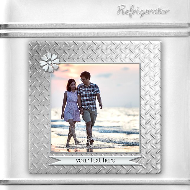Silver Metallisk Personlig, fotomagnenät Magnet (Photo magnet featuring your own favorite photo framed by a silver metallic design)