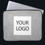 Silver Modern Glitter - Anpassningsbar Logotyp för Laptop Fodral<br><div class="desc">Silver Modern och Professionell Faux Glitter och Gnistra Elegant Anpassningsbar Logotyp Promotional Corporate Bag eller Sleeve Promotional Fodral för en skönhetsindustrigåva. Det här fodral kan anpassas så att det omfattar företagets eller företagets logotyp.</div>