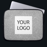 Silver Modern Glitter - Anpassningsbar Logotyp för Laptop Fodral<br><div class="desc">Silver Modern och Professionell Faux Glitter och Gnistra Elegant Anpassningsbar Logotyp Promotional Corporate Bag eller Sleeve Promotional Fodral för en skönhetsindustrigåva. Det här fodral kan anpassas så att det omfattar företagets eller företagets logotyp.</div>